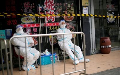 La ciudad china de Xinjiang retira las restricciones COVID tras la polémica por la muerte de diez personas en un incendio
