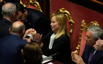 Meloni elimina la vacunación obligatoria contra el coronavirus para los sanitarios