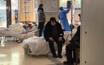 China vuelve a la casilla de salida en la pandemia tras el abandono de la política de ‘COVID cero’: «Es un desastre total»