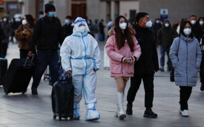 China cumple tres años de la detección del nuevo coronavirus en plena ola de contagios