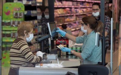 La OIT advierte de que los trabajadores claves en la pandemia siguen sufriendo peores condiciones laborales