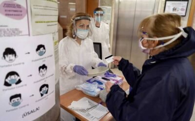 Ocho sociedades científicas piden la retirada de las mascarillas en hospitales y centros sanitarios