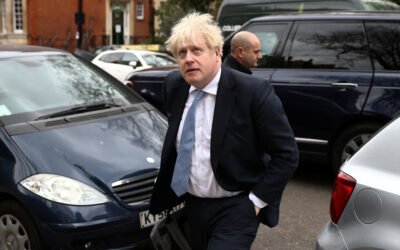 Johnson entrega los mensajes vinculados con la pandemia pese a la negativa del Gobierno de Sunak a enviarlos