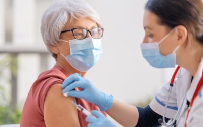 Sanidad adelanta la vacunación contra la Covid y la gripe a finales de septiembre para los grupos vulnerables