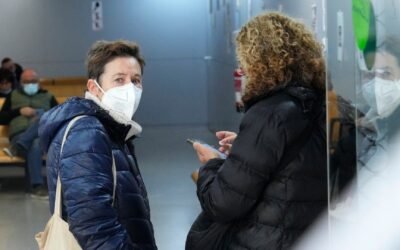 Sanidad pedirá la mascarilla obligatoria en centros sanitarios tras decretarlo Cataluña, C. Valenciana y Región de Murcia