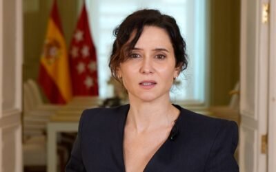 Ayuso defiende su gestión de la COVID-19 ante la «manipulación» y López le reprocha el protocolo de residencias