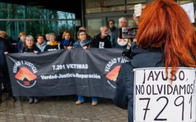 Familiares de fallecidos en residencias madrileñas ofrecen a Ayuso 29 cartas donde describen la «discriminación» sufrida